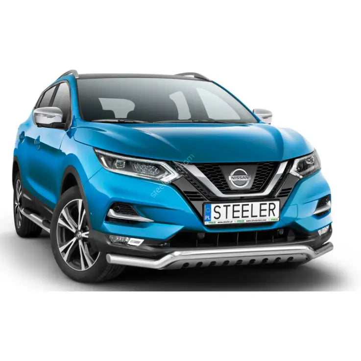 Frontbøyle Nissan Qashqai 17-21 EC godkjent lav med plate montert på blå bil sett forfra.