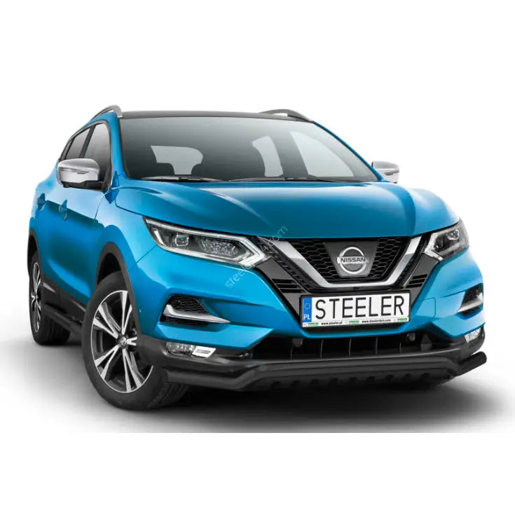 Kufanger på Nissan Qashqai 17-21 EC godkjent lav med plate, sett forfra i skrå vinkel.