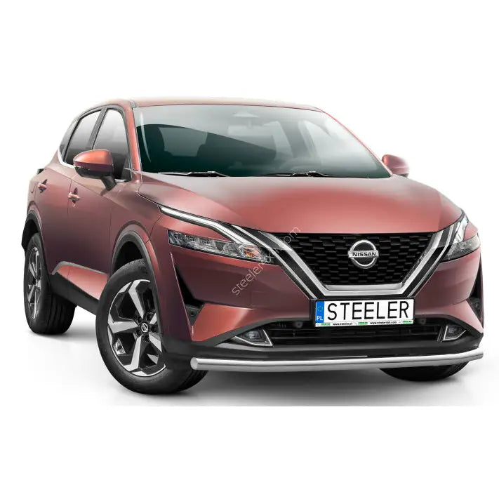 Frontbøyle på Nissan Qashqai 21- lav modell, sølvfarget, montert på rødbrun SUV med LED-frontlykter.