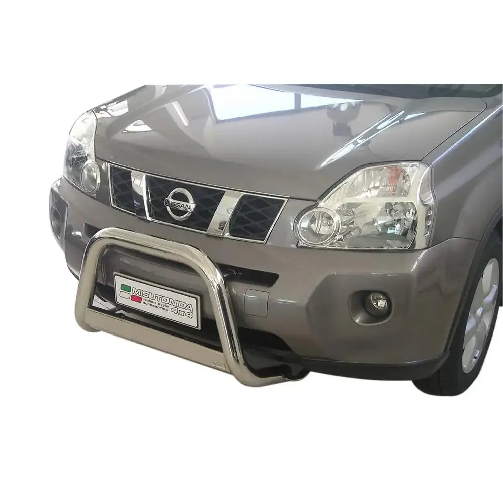 Frontbøyle Nissan X-Trail 07-10 EC godkjent medium bar montert på grå SUV med skiltplate.