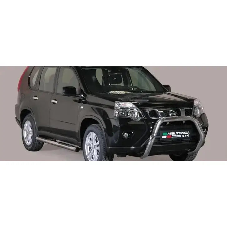 Frontbøyle på Nissan X-Trail 11-14 EC godkjent Super Bar, sølvfarget med sidesteg, sett forfra.