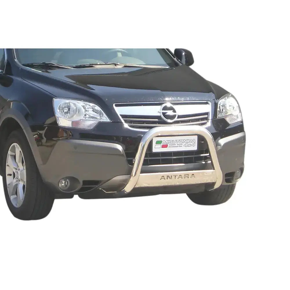 Frontbøyle Opel Antara 07-11 i polert metall med inngravert "ANTARA" foran svart SUV.