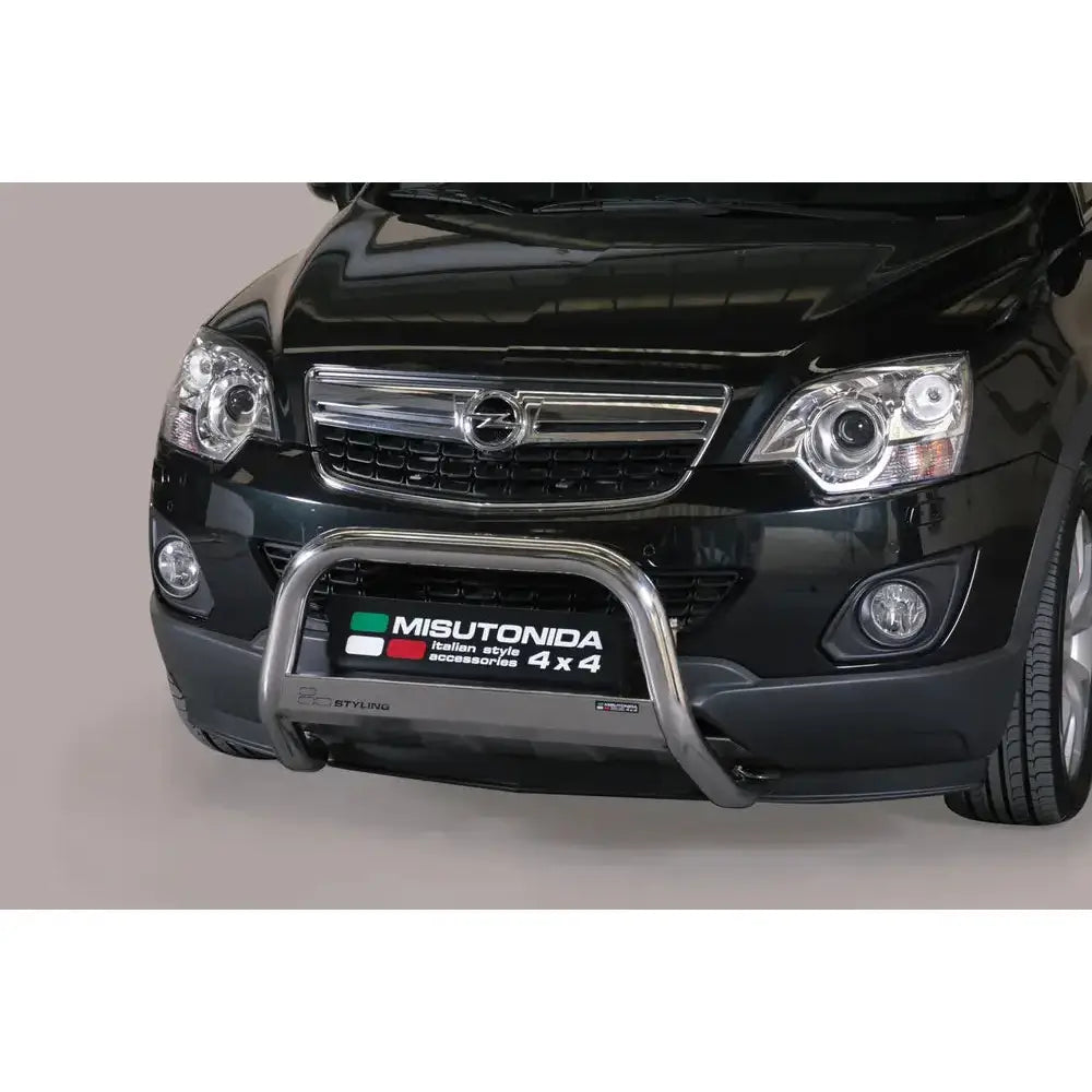 Frontbøyle Opel Antara 11-15 EC godkjent medium bar montert på svart bil, frontvisning.