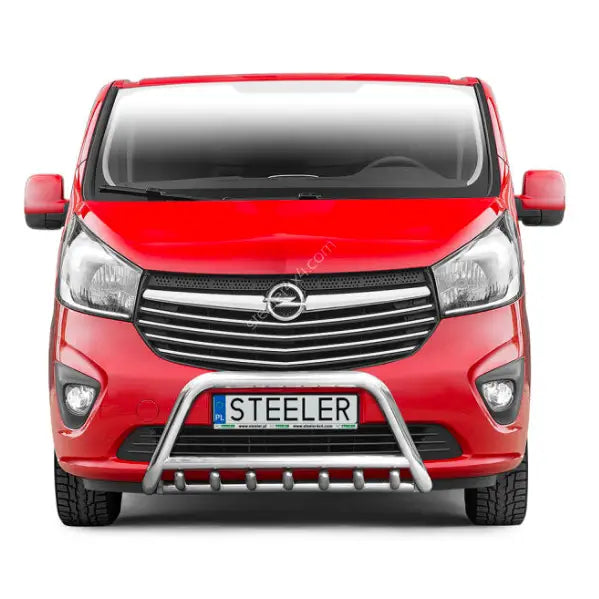 Frontbøyle Opel Vivaro 14-19 EC godkjent montert på rød varebil sett rett forfra mot hvit bakgrunn.