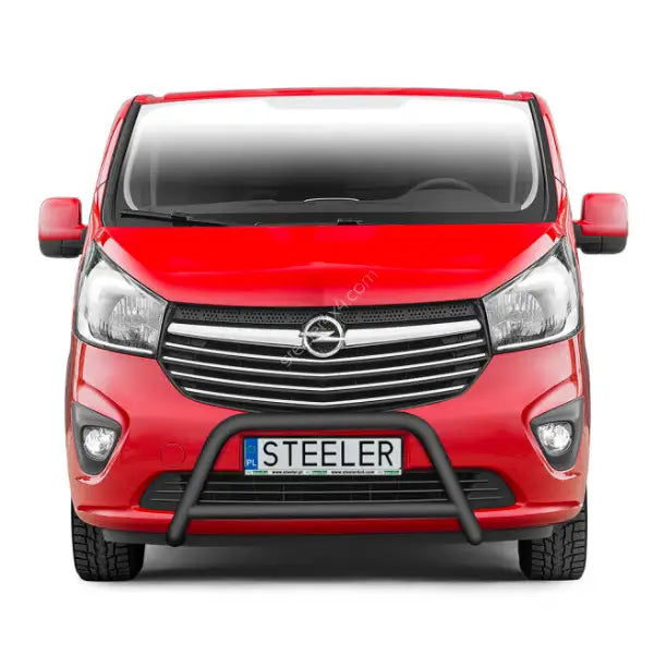 Kufanger til Opel Vivaro 14-19 EC godkjent med tverrør montert foran på rød varebil.