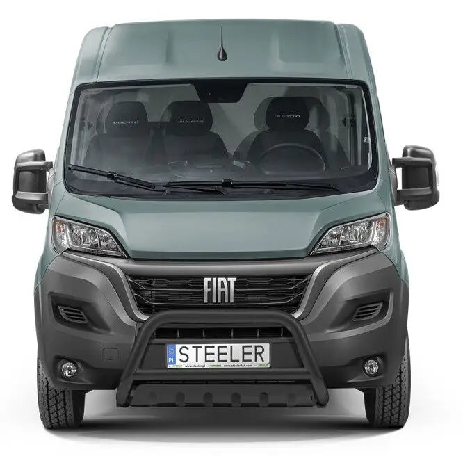 Kufanger på Peugeot Boxer 14- med stor metallbøyle og svart støtfanger, sett rett forfra.