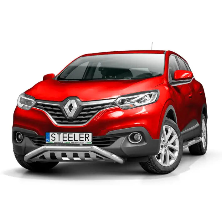 Frontbøyle på rød Renault Kadjar 16-18 med sølv kufanger og stigtrinn, sett forfra på hvit bakgrunn.