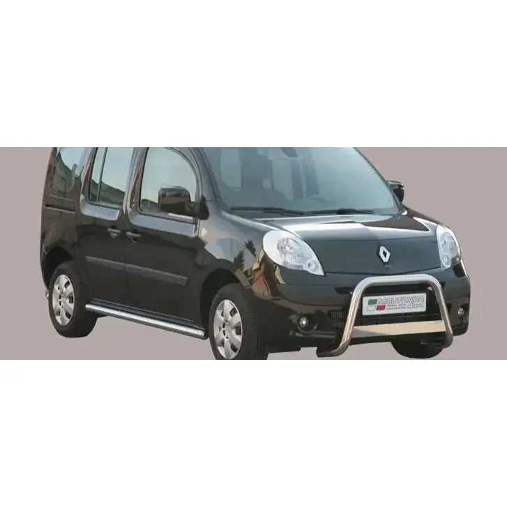 Frontbøyle Renault Kangoo 08-13 EC godkjent medium mark montert på svart bil med sølvfarget kufanger.