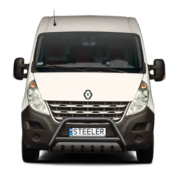 Kufanger Renault Master 10-19 EC godkjent, svart buet frontbøyle montert på hvit varebil.