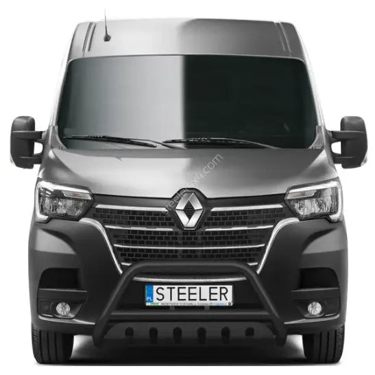 Kufanger på Renault Master 19 med plate, montert foran registreringsskilt på grå varebil.