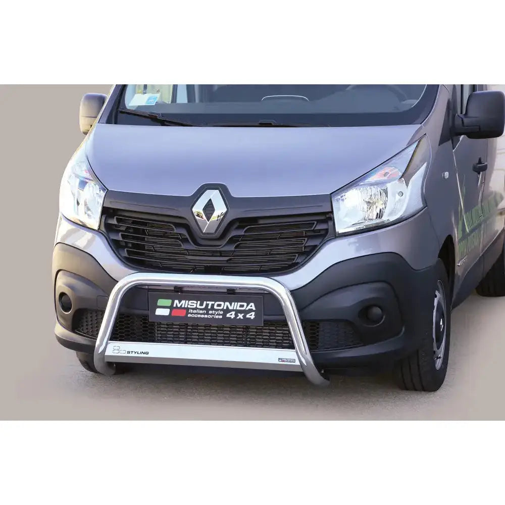 Frontbøyle Renault Trafic 14-18 i sølv stål montert på grå varebil, sett rett forfra.