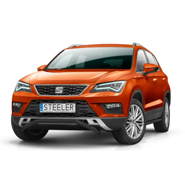 Kufanger på Seat Ateca 16-20 EC godkjent, oransje SUV med sølvfelger og sorte detaljer, sett forfra.