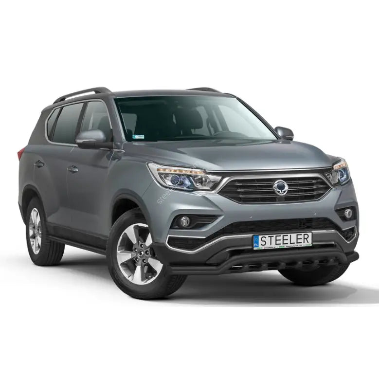 Kufanger på SsangYong Rexton 18-21 EC godkjent, lav modell med grill, sett skrått forfra.