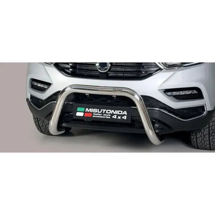 Frontbøyle Ssangyong Rexton 18 montert foran med kromfinish og synlig MISUTONIDA 4x4-skilt.