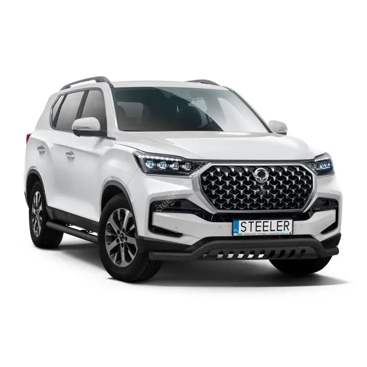 Kufanger til SsangYong Rexton 21- EC godkjent lav med plate, montert på hvit SUV sett skrått forfra.