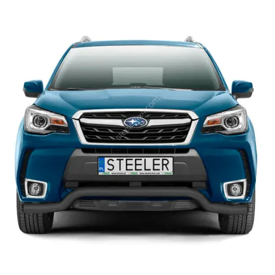 Kufanger til Subaru Forester 13-19 EC godkjent, montert på blå SUV sett forfra med kromdetaljer.