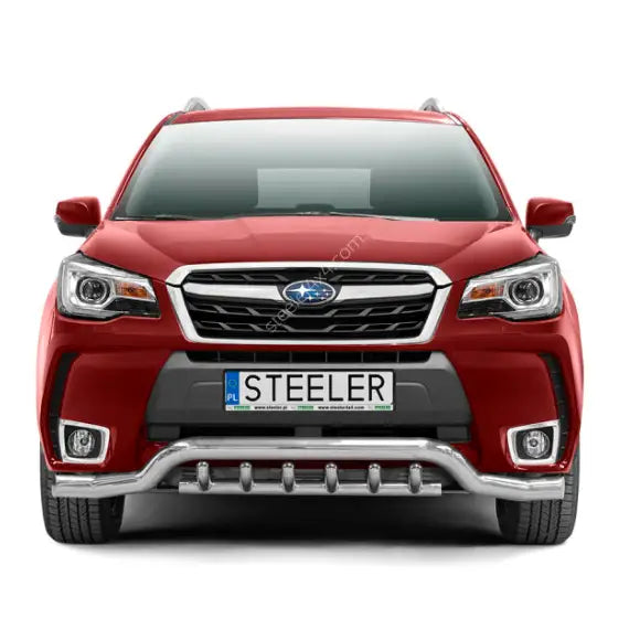 Frontbøyle Subaru Forester 13-19 EC godkjent lav montert på rød SUV med kromdetaljer og synlig grill.