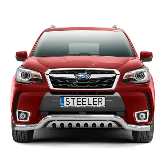 Frontbøyle Subaru Forester 13-19 EC godkjent lav montert på rød SUV sett forfra med kromdetaljer.