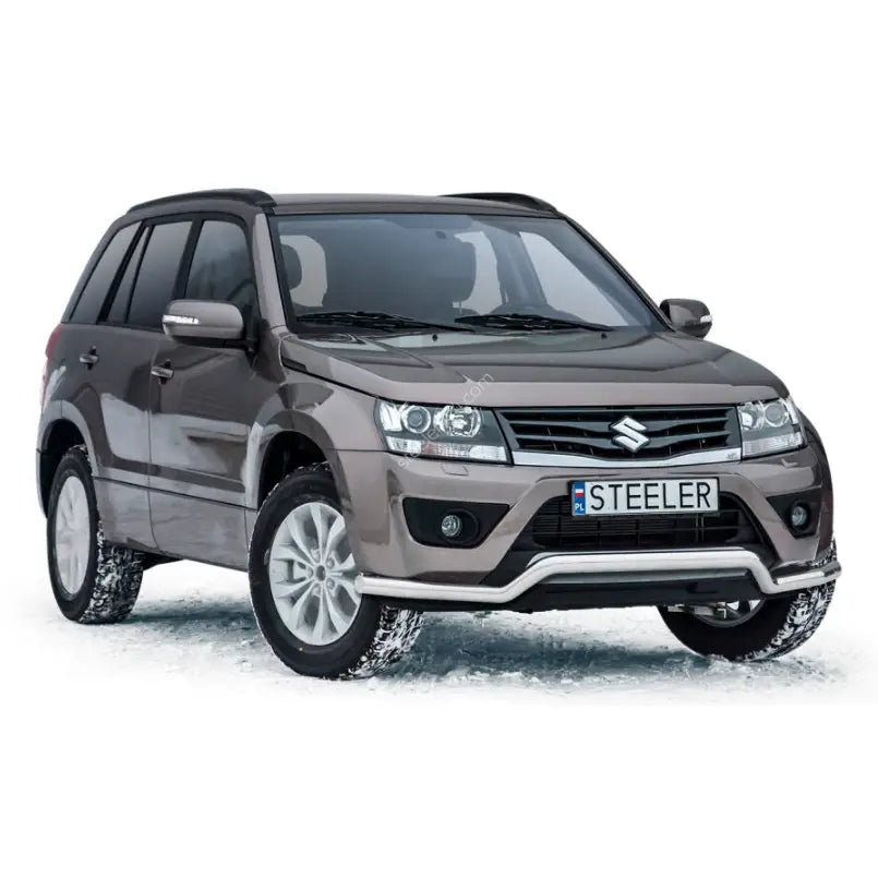 Frontbøyle Suzuki Grand Vitara 06-14 montert på brun SUV med sølvdetaljer og vinterdekk på snø.
