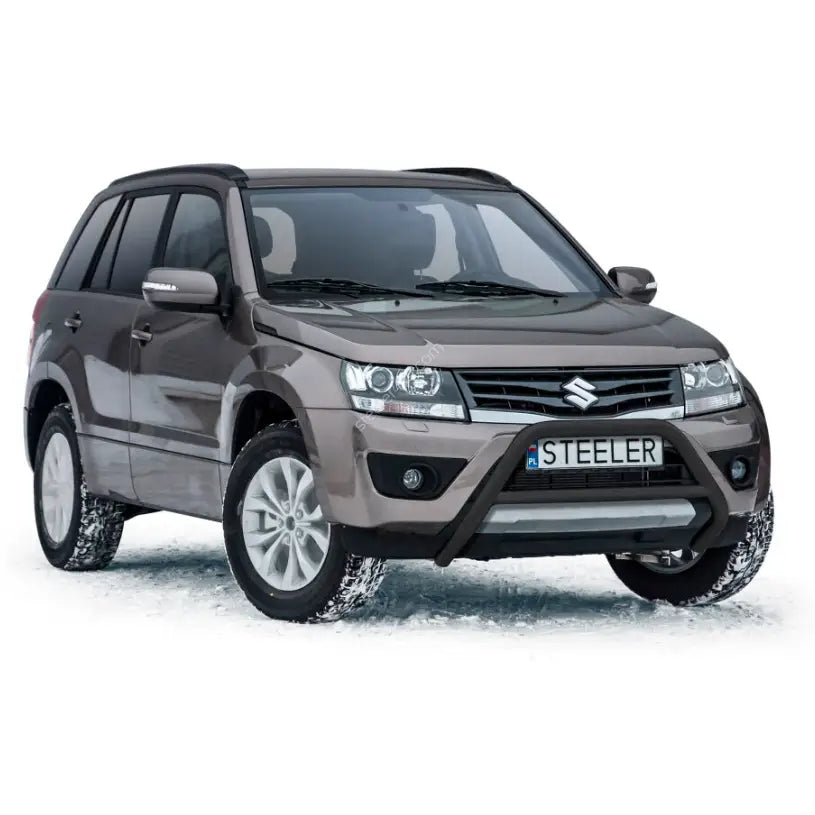 Kufanger Suzuki Grand Vitara 06-14 montert foran grillen på brun SUV med sølvfelger på snø.