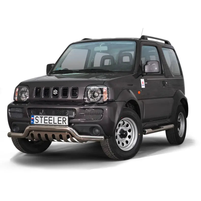 Frontbøyle Suzuki Jimny 05-12 EC godkjent lav montert på mørkegrå SUV mot hvit bakgrunn.