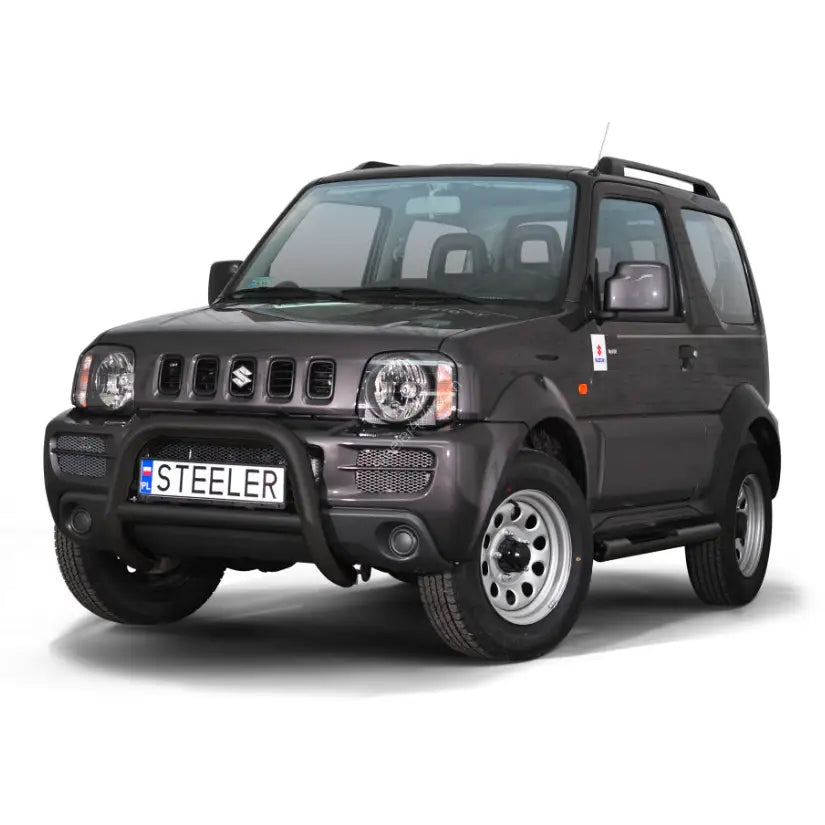Kufanger til Suzuki Jimny 05-12 med tverrør, montert foran på grå SUV mot hvit bakgrunn.