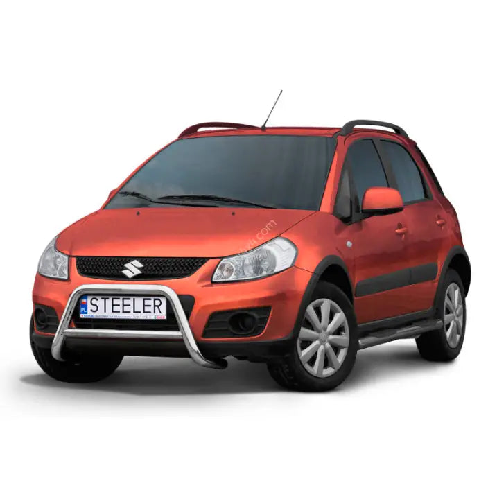 Frontbøyle Suzuki SX4 06-13 EC godkjent med tverrør montert på oransje bil, hvit bakgrunn.