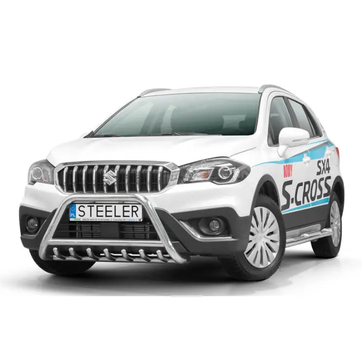 Frontbøyle på hvit Suzuki SX4 S-Cross 16-21 med sølvfarget kufanger og “S. CROSS”-dekor.