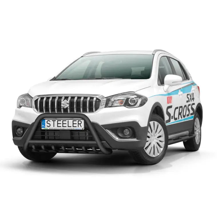 Kufanger på hvit Suzuki SX4 S-Cross 16-21 med metallbøyle og blå, svarte dekaler på siden.