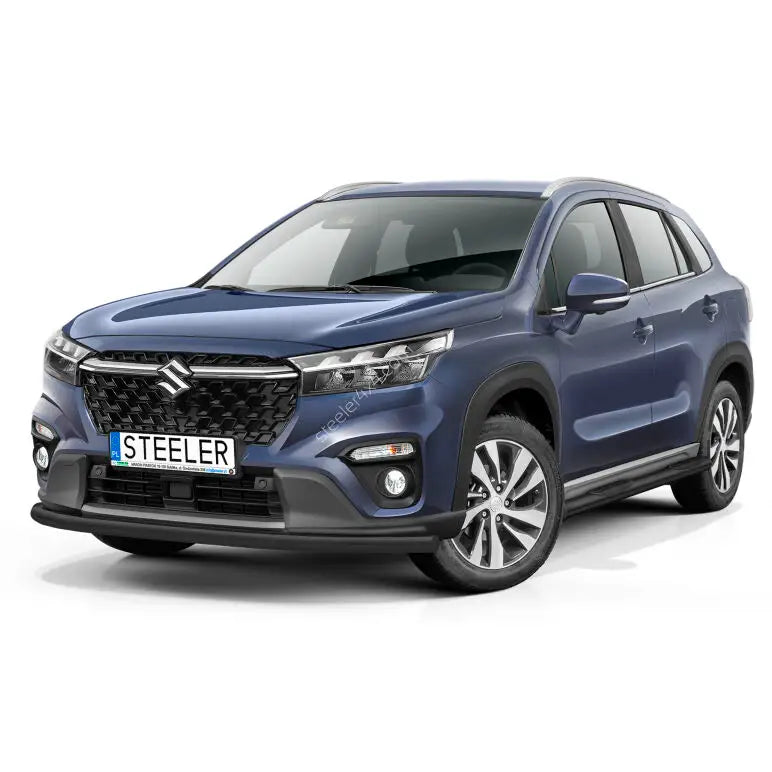 Kufanger på blå Suzuki SX4 S-Cross 21- lav modell med sort grill og sølvfelger sett skrått forfra.