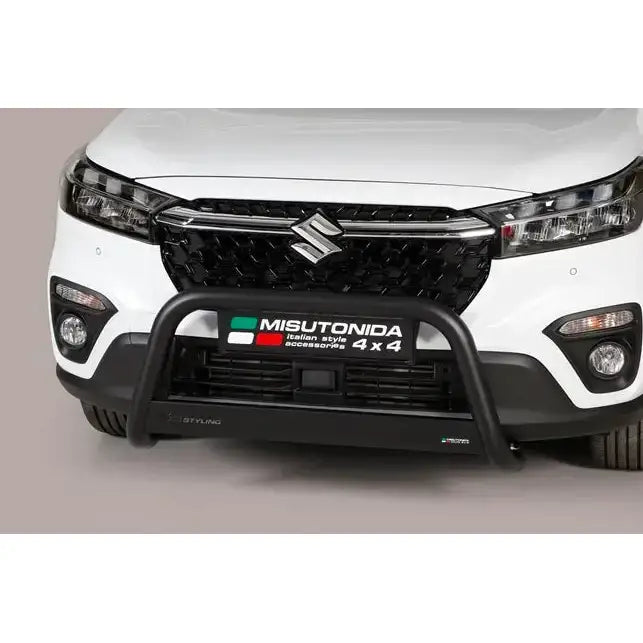 Kufanger på Suzuki SX4 S-Cross Hybrid 22 montert foran med synlige dekaler og bilens logo.