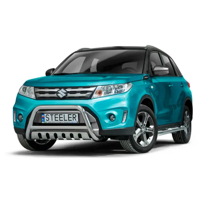 Frontbøyle på Suzuki Vitara 15-18 med sølvfarget kufanger og sort tak, sett skrått forfra.