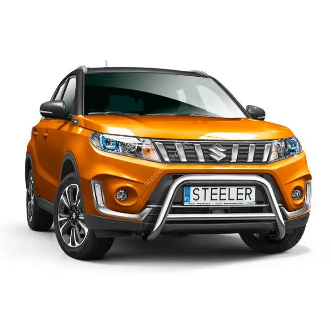 Frontbøyle på oransje Suzuki Vitara 18- med sølvfarget kufanger og svarte felger sett forfra.