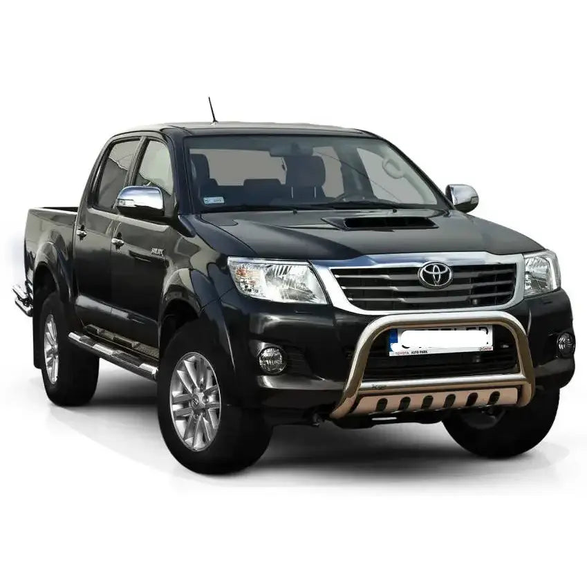 Frontbøyle Toyota Hilux 05-15 EC godkjent montert på svart pickup med sølvdetaljer, sett forfra.