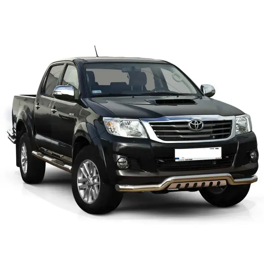 Frontbøyle Toyota Hilux 05-15 lav modell med kromdetaljer, sett skrått forfra mot hvit bakgrunn.