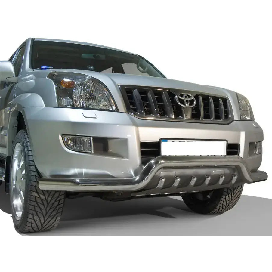 Frontbøyle Toyota Land Cruiser J120 02-09, sølv SUV forfra med grill og lav metallbøyle.