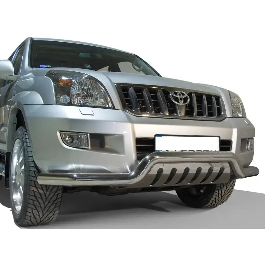 Frontbøyle Toyota Land Cruiser J120 02-09 EC godkjent lav med plate på sølv SUV sett forfra.