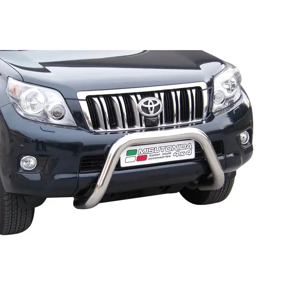 Frontbøyle Toyota Land Cruiser J150 09-13 i sølv metall montert foran på mørk SUV.