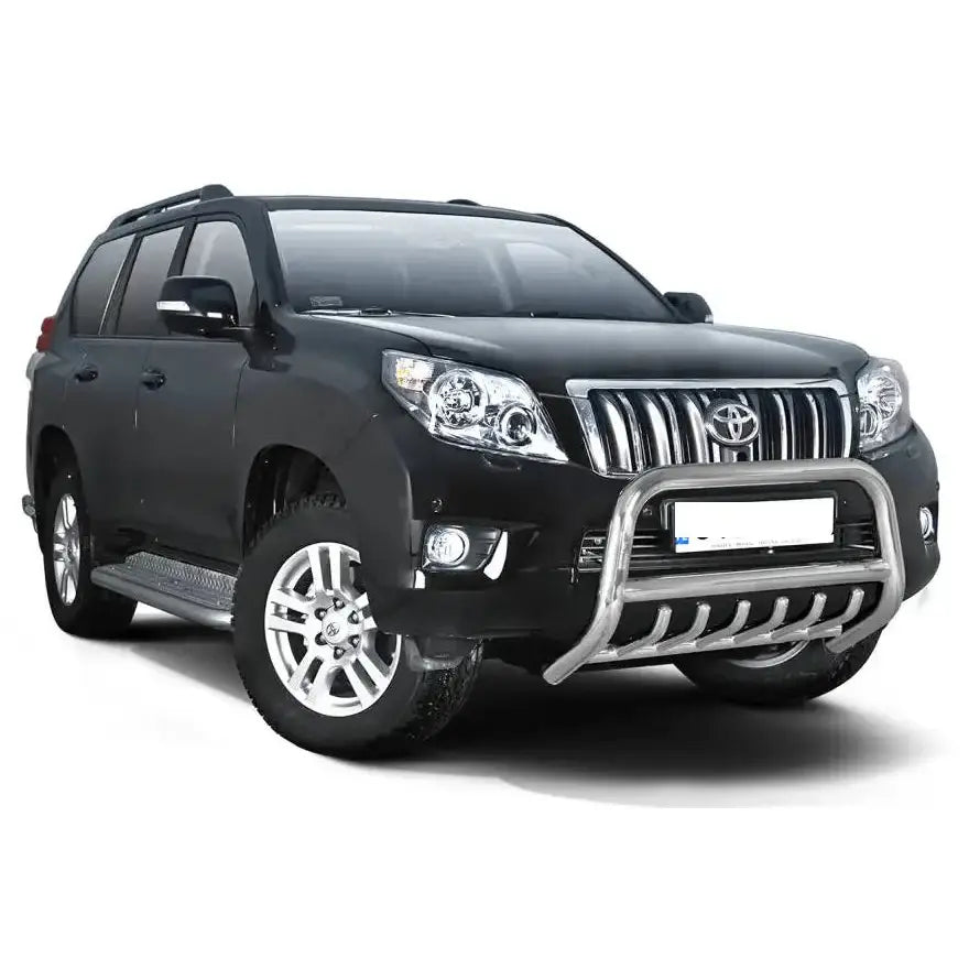 Frontbøyle Toyota Land Cruiser J150 med sølvfarget kufanger foran grillen mot hvit bakgrunn.