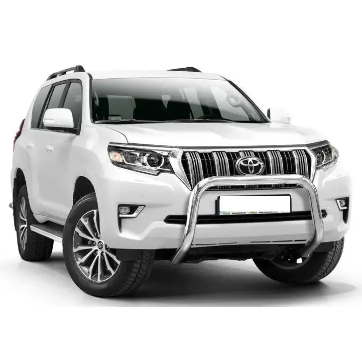 Frontbøyle Toyota Land Cruiser J150 med kromdetaljer og robust kufanger sett skrått forfra.