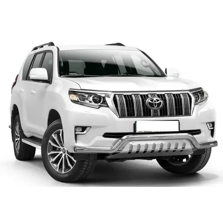 Frontbøyle Toyota Land Cruiser J150 17- montert på hvit SUV med krom grill og robuste metallbeskyttere.
