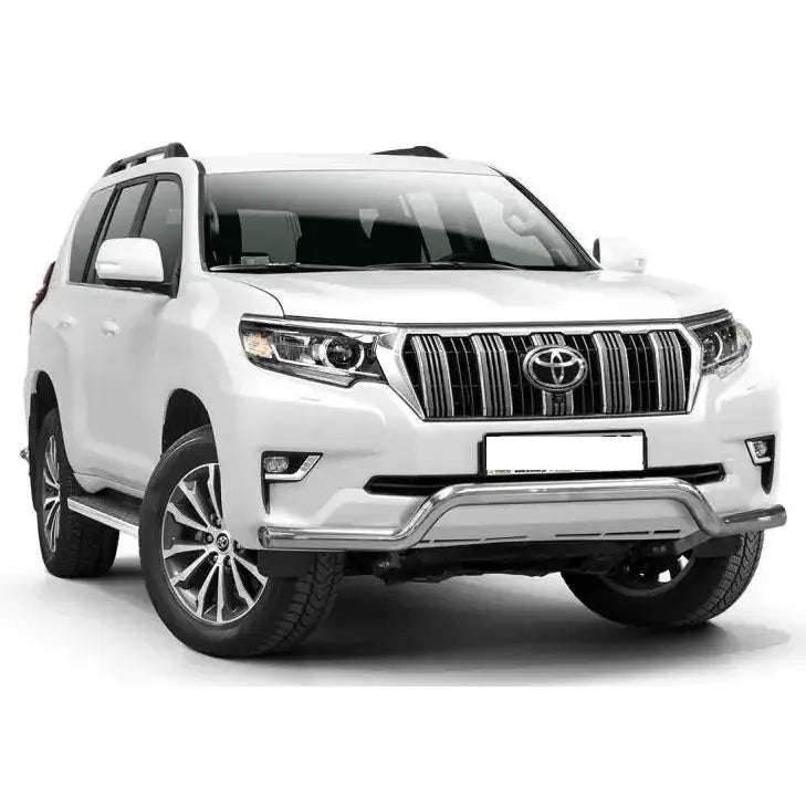 Frontbøyle på Toyota Land Cruiser J150 17- med kromgrill og aluminiumsfelger, sett forfra.