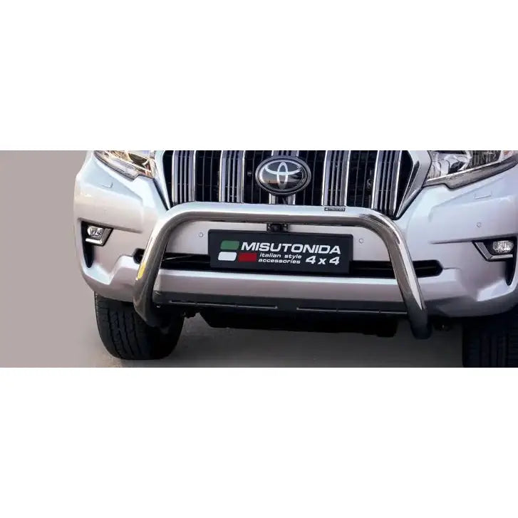 Frontbøyle Toyota Land Cruiser J150 18- montert foran grillen på sølvfarget SUV, sett rett forfra.