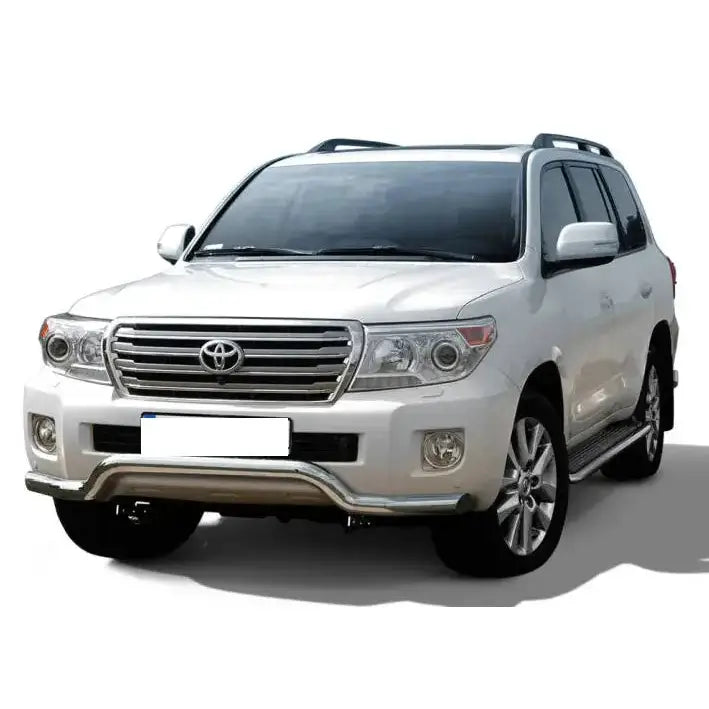 Frontbøyle Toyota Land Cruiser J200 med krom detaljer på grill og støtfanger, sett skrått forfra.