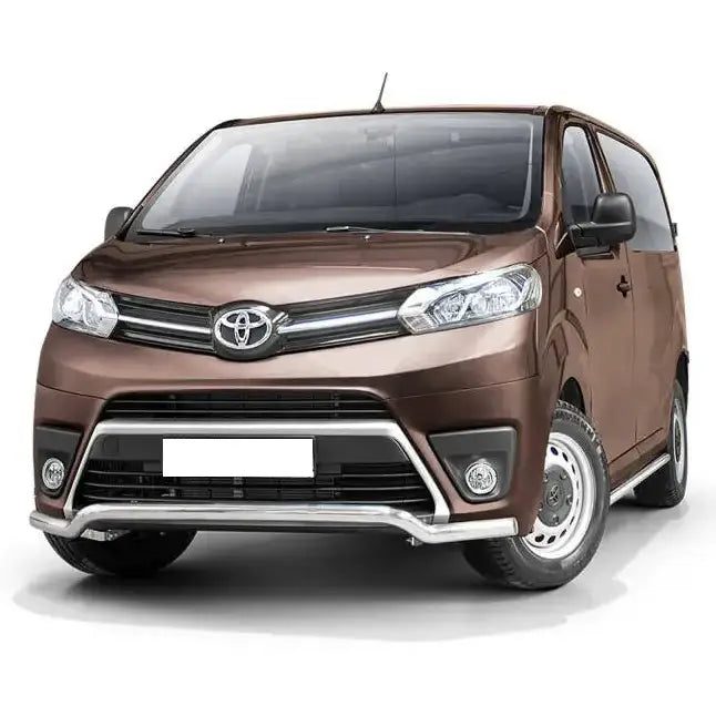 Frontbøyle Toyota ProAce 16- EC godkjent lav montert på brun varebil sett forfra med sølvdetaljer.