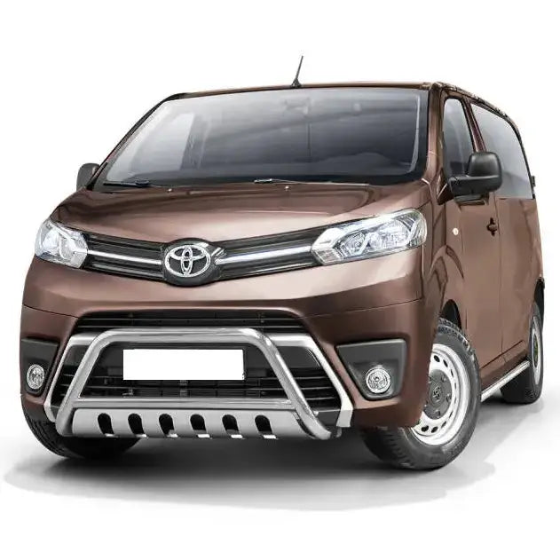 Frontbøyle Toyota ProAce 16 med sølvfarget kufanger foran grill og synlig Toyota-logo.