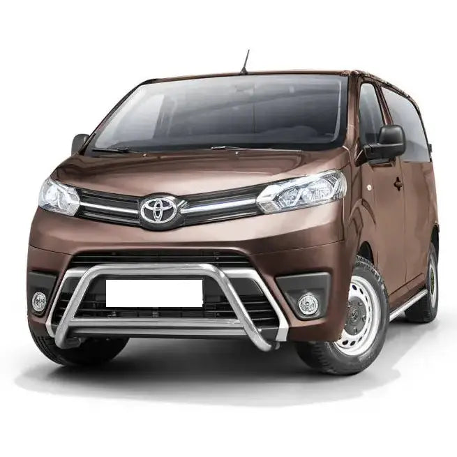 Frontbøyle på Toyota ProAce 16 med krom tverrør, sett forfra mot hvit bakgrunn.