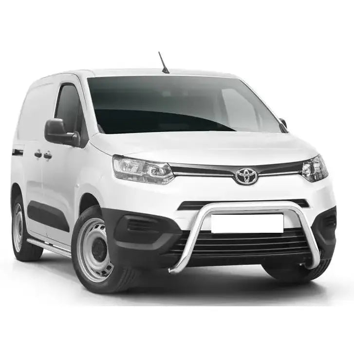 Frontbøyle på Toyota ProAce City 19- i sølvfarget metall med sorte detaljer på hvit varebil.