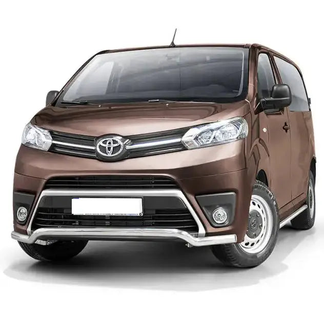Frontbøyle Toyota ProAce Verso 16- montert på brun varebil sett forfra med sølvfarget grill.
