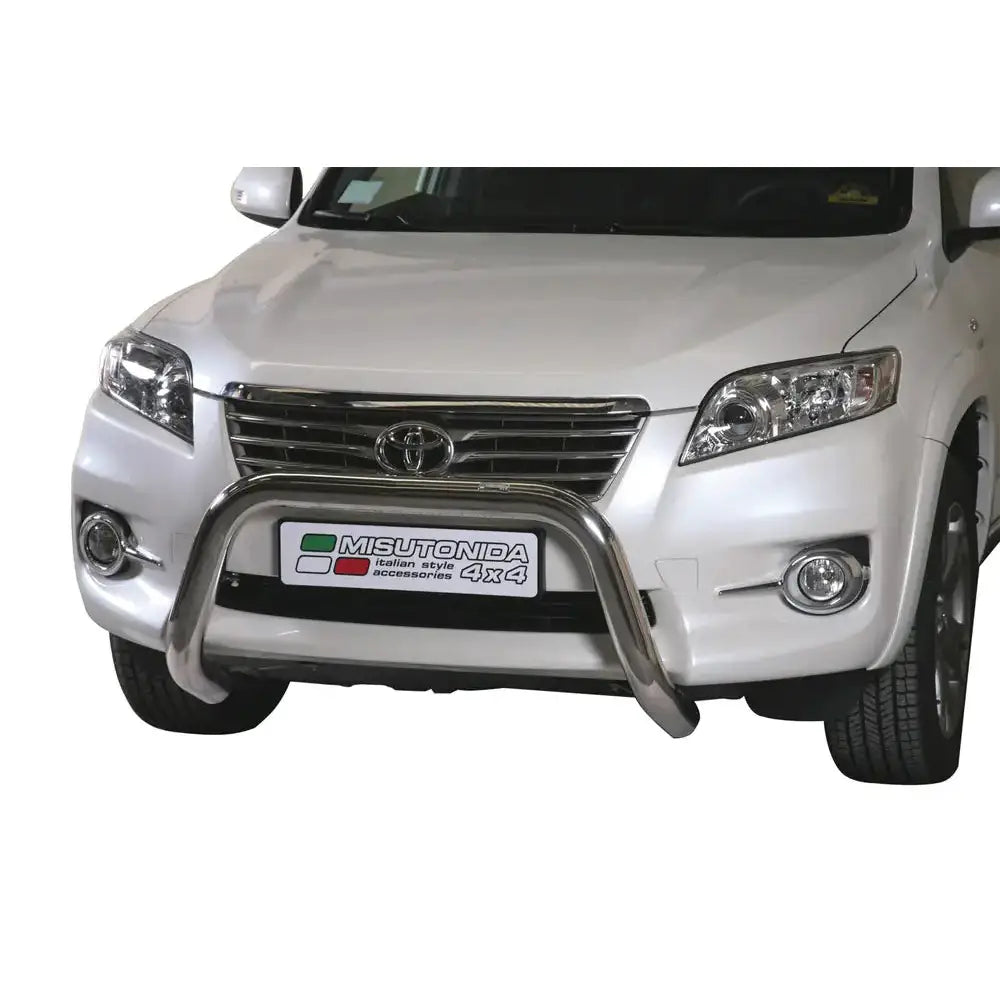 Frontbøyle Toyota Rav4 10-12 EC godkjent Super Bar montert på hvit SUV, sett forfra.